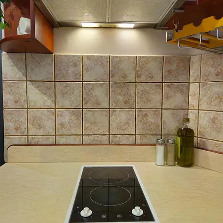 Heart Of Old 3 Bedroom By Dome Square Apartment *