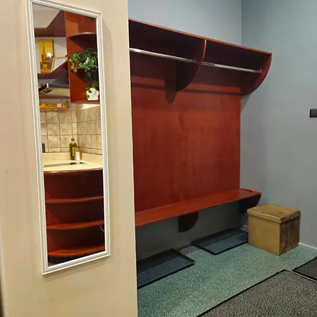 Heart Of Old 3 Bedroom By Dome Square Apartment
