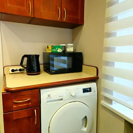 Heart Of Old 3 Bedroom By Dome Square Apartment *