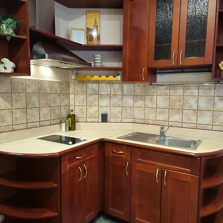 Heart Of Old 3 Bedroom By Dome Square