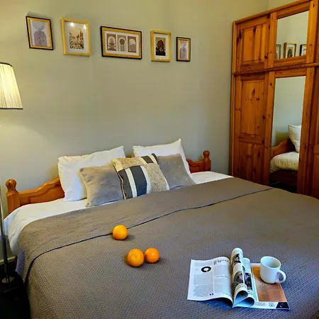 Heart Of Old 3 Bedroom By Dome Square Apartment