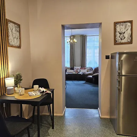 Heart Of Old 3 Bedroom By Dome Square Apartment